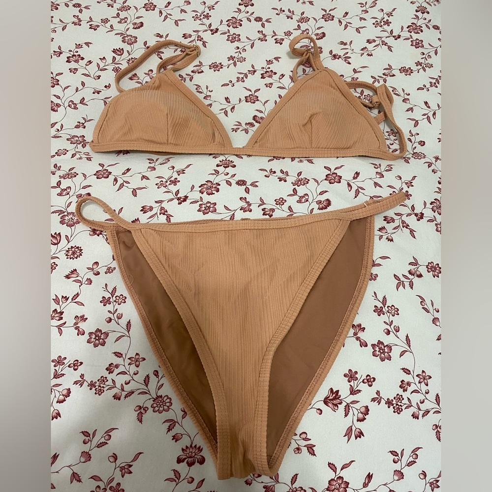 BRAND NEW tan dippin daises bikini